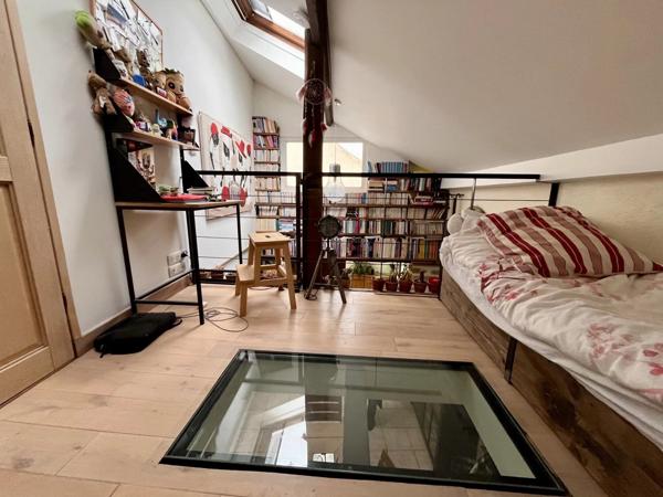 Vente                                                      Maison de village
                        
                     5 pièces                      173 m2                     à Moret-Loing-Et-Orvanne