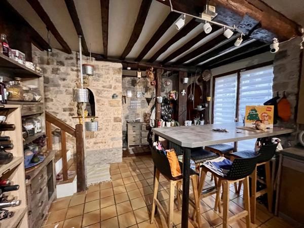 Vente                                                      Maison de village
                        
                     5 pièces                      173 m2                     à Moret-Loing-Et-Orvanne