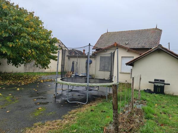 MAISON de Ville
