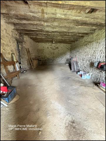 Ensemble immobilier à rénover à SAINT DIZIER LEYRENNE (23)