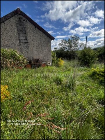 Ensemble immobilier à rénover à SAINT DIZIER LEYRENNE (23)