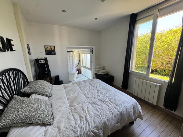 33150 CENON -  Maison en pierre 4 pièces de 113 m2 avec piscine, garage et studio à vendre