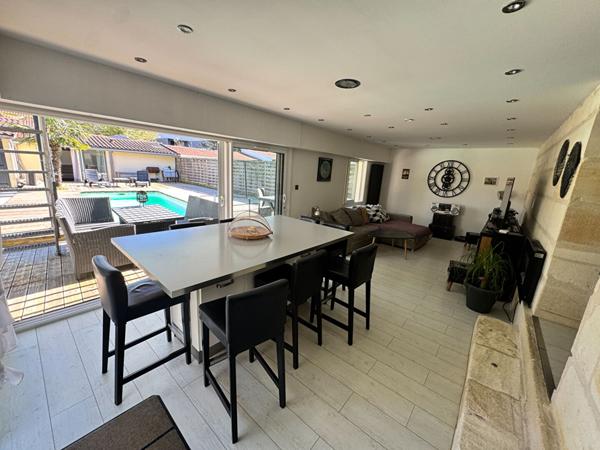 33150 CENON -  Maison en pierre 4 pièces de 113 m2 avec piscine, garage et studio à vendre