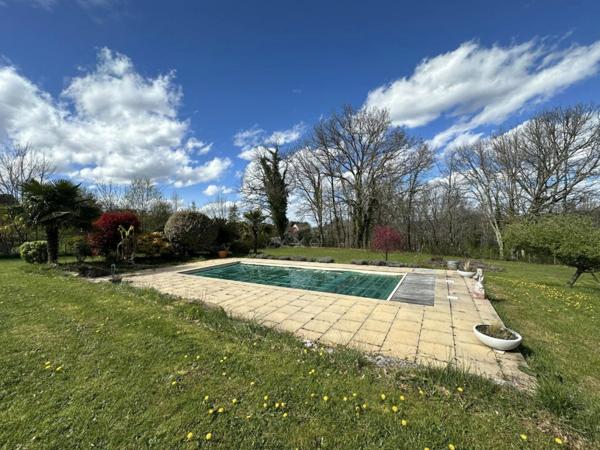 Maison Périgourdine en pierre avec piscine