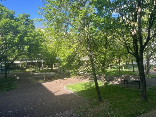 T5- 1er étage – 120 m² – Proximité immédiate tram et commerces