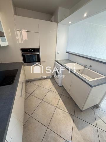 A vendre- Beau 2 piéces avec terrasse, piscine et garage- Nice Ouest