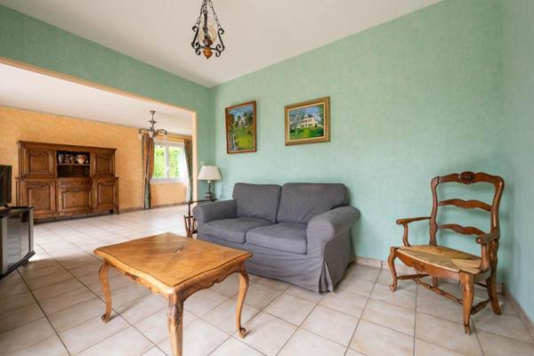 Maison 3 chambres avec beau jardin et sous-sol complet