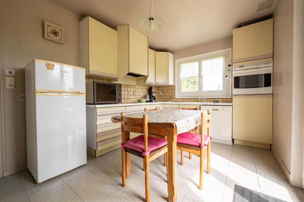 Maison 3 chambres avec beau jardin et sous-sol complet