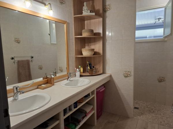 Maison T4 de 120 m2, avec jardin clos et arboré de 1340 m2