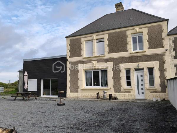 À vendre – Charmante maison rénovée à Balleroy-sur-Drôme – Terrain d’environ 1 200 m² environ 

Située dans un environnement calme et prisé, cette maison familiale offre de beaux volumes, une rénovation récente et des prestations appréciables pour un confort optimal.

Rez-de-chaussée 

Vous découvrirez :

Une entrée accueillante,

Une cuisine aménagée et équipée ouverte sur une salle à manger lumineuse,

Un grand salon,

Une chambre de plain-pied,

Un toilette indépendant.

Attenant à la cuisine : une arrière-cuisine aménagée offrant un accès direct à une cave.

Étage

Un palier dessert :

Deux chambres spacieuses,

Une salle de bain avec douche et baignoire,

Un bureau, pouvant servir de chambre supplémentaire selon vos besoins.

Étage supérieur

Un grenier isolé, parfait pour le stockage ou un futur aménagement.

Extérieur

Le bien repose sur un terrain d’environ 1 300 m² environ, dans un cadre agréable et verdoyant.
Une dépendance  complète l’ensemble, à réaménager selon vos envies (atelier, stockage, projet annexe…).

Points positifs à ne pas manquer

Rénovation récente,

Menuiseries en double vitrage,

Maison raccordée au tout-à-l’égout,

Chauffage  poêle à granulés et électrique,

Bonne performance énergétique.

Un bien rare sur le secteur, prêt à accueillir votre projet de vie. À visiter sans tarder !

 Mandataire immobilier à votre service !
Je vous accompagne dans vos projets de vente ou d’achat.
 Avis de valeur offert et sans engagement.
 Contactez-moi pour en savoir plus !
