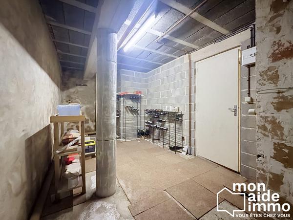 Vaste maison sur sous-sol en partie aménagé