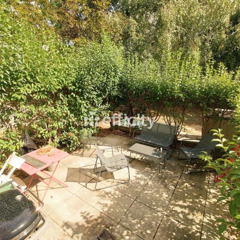Appartement
         3 pièces
        - 54 m² 235 000 € *