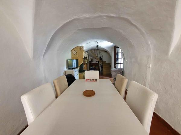 Maison de village en pierres avec terrasses