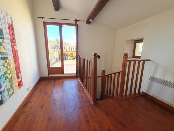 Maison de village en pierres avec terrasses