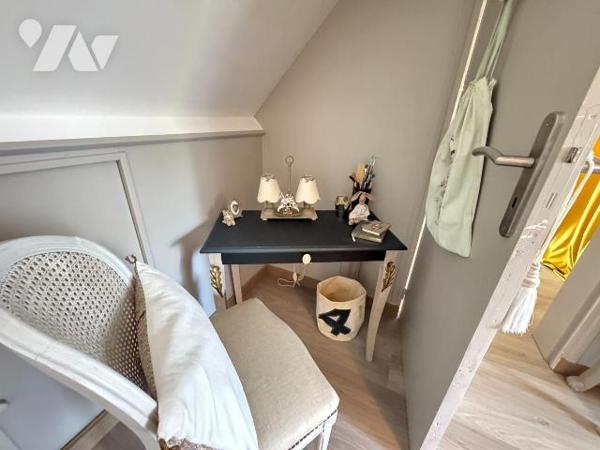 A VENDRE - BATZ SUR MER - PROCHE BOURG - TRES BELLE PROPRIETE RENOVEE DANS UN JOLI CADRE DE VER...