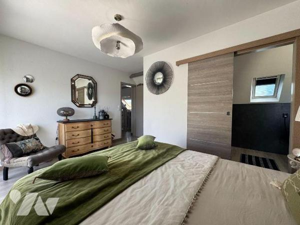 A VENDRE - BATZ SUR MER - PROCHE BOURG - TRES BELLE PROPRIETE RENOVEE DANS UN JOLI CADRE DE VER...