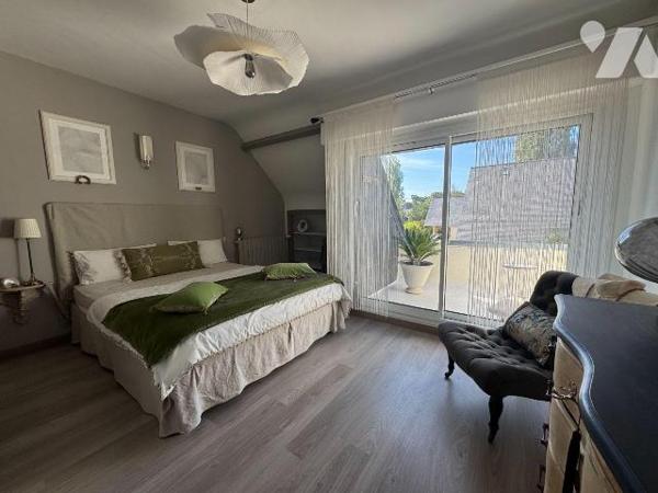 A VENDRE - BATZ SUR MER - PROCHE BOURG - TRES BELLE PROPRIETE RENOVEE DANS UN JOLI CADRE DE VER...