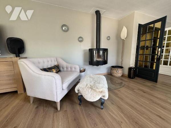 A VENDRE - BATZ SUR MER - PROCHE BOURG - TRES BELLE PROPRIETE RENOVEE DANS UN JOLI CADRE DE VER...