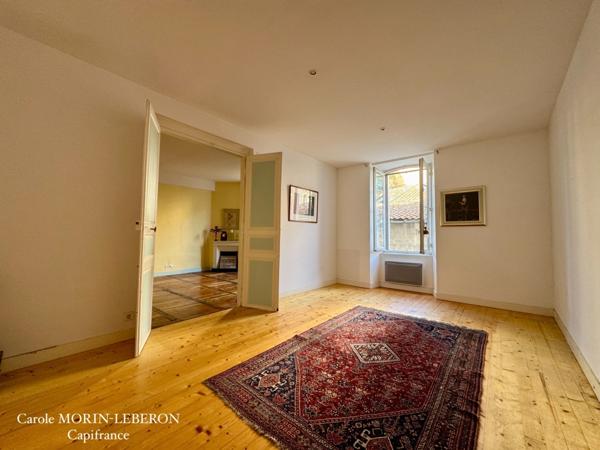 Maison bourgeoise 320 m² habitables, 7 chambres, cour