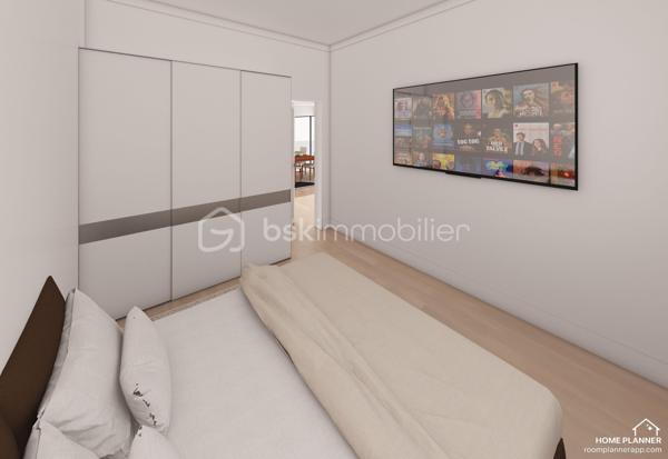 Situé sur la commune de Sète, ville portuaire et balnéaire bordant la mer Méditerranée, cet appartement se trouve dans le quartier emblématique de la Corniche, à seulement 5 minutes à pied des plages et de toutes les commodités.

Au premier étage d’une petite copropriété de seulement deux lots, venez découvrir ce charmant T3 bénéficiant d’une terrasse d’environ 30 m², exposée plein sud, avec une agréable vue sur la mer.

L’appartement se compose d’une spacieuse pièce de vie avec cuisine ouverte, donnant directement sur la terrasse, de deux grandes chambres avec placards, d’une salle d’eau ainsi que d’un WC indépendant.

Afin de vous permettre de créer un intérieur à votre image, les plans, les estimations de travaux ainsi que des propositions d’aménagements en 3D seront mis à votre disposition.

Les espaces sont modulables et il est également possible d’aménager une troisième chambre selon vos besoins.

N’hésitez pas à me contacter pour obtenir davantage d’informations ou organiser une visite.
