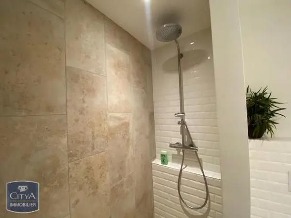 Appartement à louer 3 pièces 81m² Aix-en-Provence (13100)