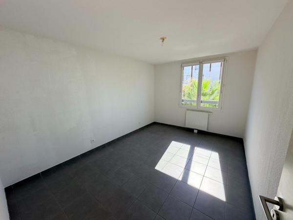Sète : T2, terrasse plein sud, garage et plages