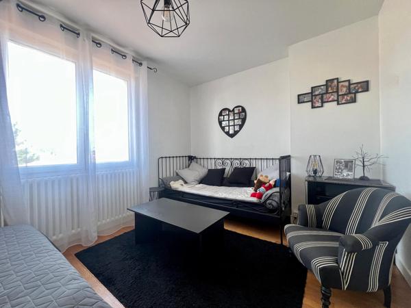 À La Roche-sur-Yon maison de 135 m² avec 4 chambres et terrain 489 m² + 83m2 de sous sol