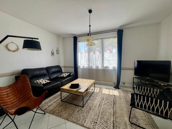 À La Roche-sur-Yon maison de 135 m² avec 4 chambres et terrain 489 m² + 83m2 de sous sol