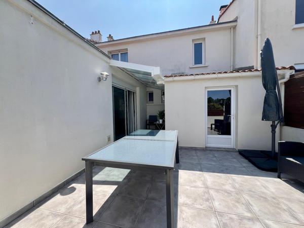 À La Roche-sur-Yon maison de 135 m² avec 4 chambres et terrain 489 m² + 83m2 de sous sol