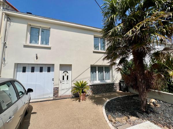 À La Roche-sur-Yon maison de 135 m² avec 4 chambres et terrain 489 m² + 83m2 de sous sol
