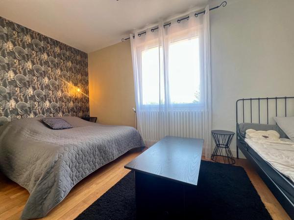 À La Roche-sur-Yon maison de 135 m² avec 4 chambres et terrain 489 m² + 83m2 de sous sol
