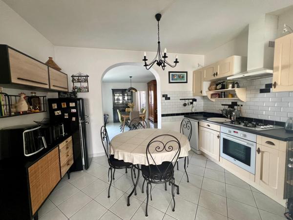 À La Roche-sur-Yon maison de 135 m² avec 4 chambres et terrain 489 m² + 83m2 de sous sol
