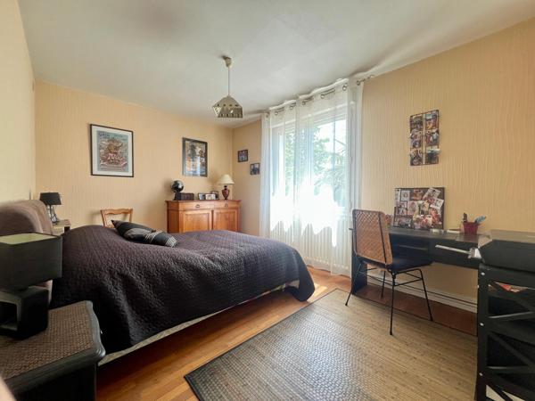 À La Roche-sur-Yon maison de 135 m² avec 4 chambres et terrain 489 m² + 83m2 de sous sol