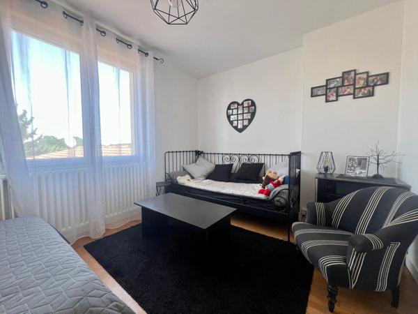 À La Roche-sur-Yon maison de 135 m² avec 4 chambres et terrain 489 m² + 83m2 de sous sol