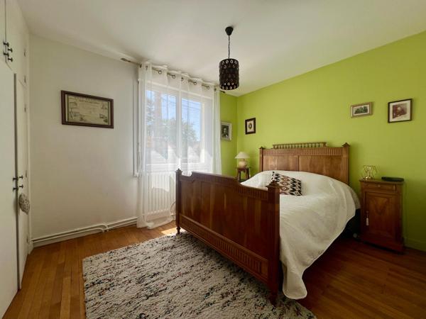 À La Roche-sur-Yon maison de 135 m² avec 4 chambres et terrain 489 m² + 83m2 de sous sol