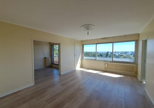 Appartement T4 de 92 m² avec balcon en étage élevé résidence de standing au calme entourée de verdure