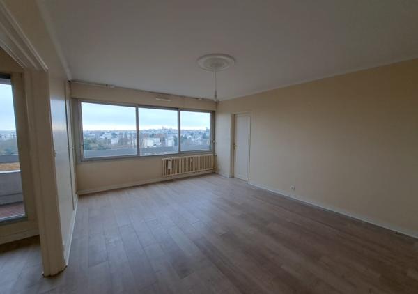Appartement T4 de 92 m² avec balcon en étage élevé résidence de standing au calme entourée de verdure