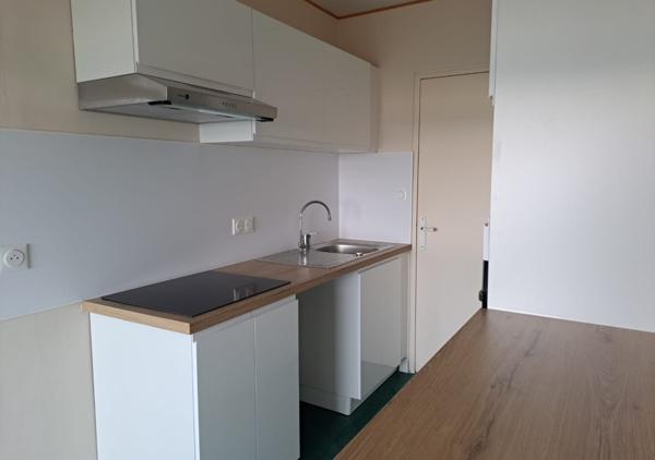 Appartement T4 de 92 m² avec balcon en étage élevé résidence de standing au calme entourée de verdure