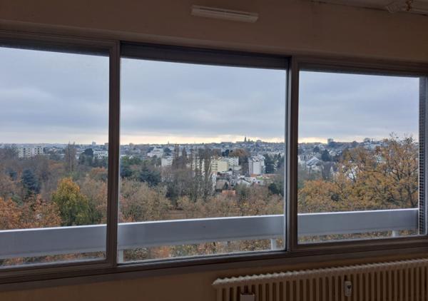Appartement T4 de 92 m² avec balcon en étage élevé résidence de standing au calme entourée de verdure