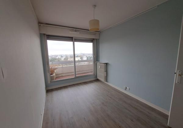 Appartement T4 de 92 m² avec balcon en étage élevé résidence de standing au calme entourée de verdure