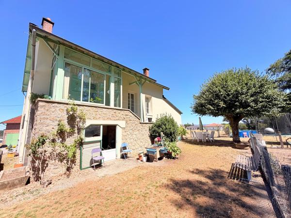 Maison avec dépendance et terrain constructible