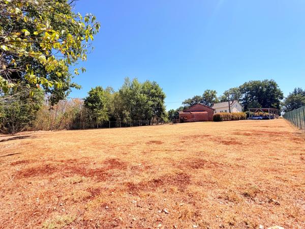 Maison avec dépendance et terrain constructible