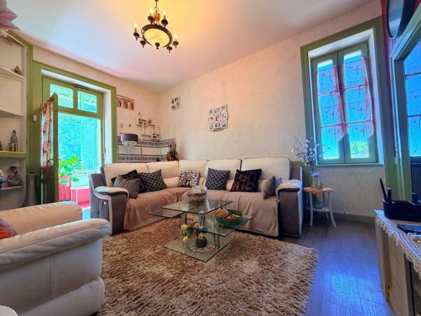 Maison avec dépendance et terrain constructible