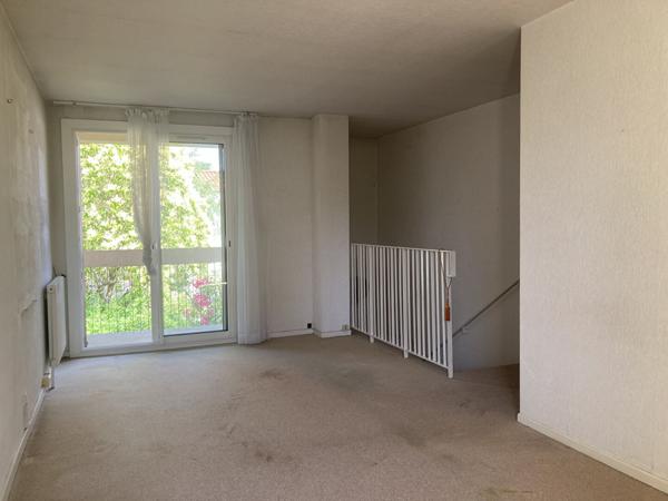 Maison  5 pièce(s) 111 m2 Secteur La Terrasse
