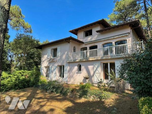 Villa TISON & GAILLET - Avec vue sur le Lac d'Hossegor
Dans l'un des emplacements les plus pri...
