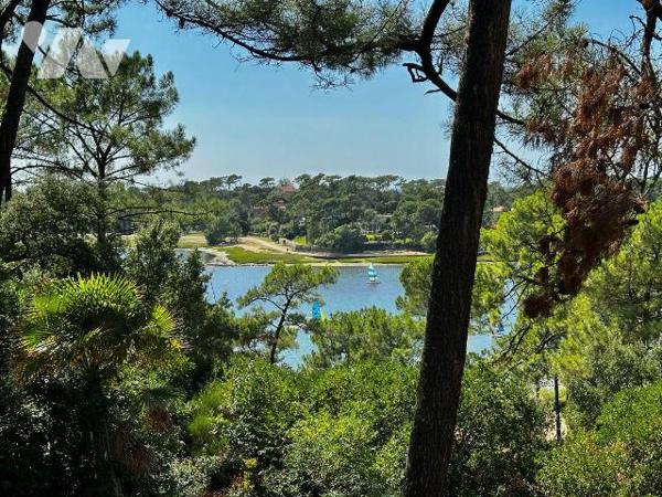 Villa TISON & GAILLET - Avec vue sur le Lac d'Hossegor
Dans l'un des emplacements les plus pri...