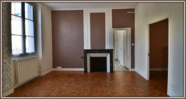 Dpt Nièvre (58), à vendre NEVERS hyper centre ville immeuble de rapport sur cave avec 1 boutique et 3 appartements