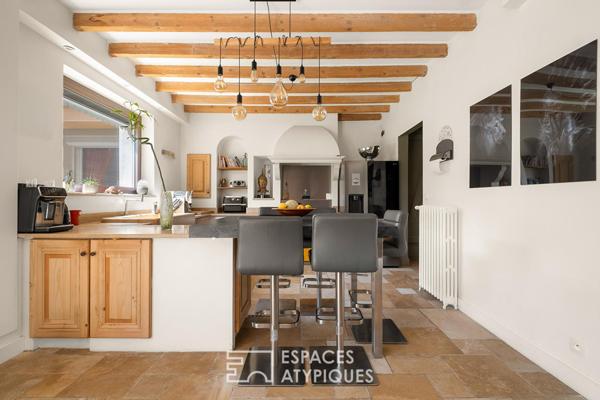 Ancienne bastide rénovée avec piscine et vue