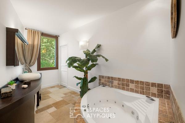 Ancienne bastide rénovée avec piscine et vue