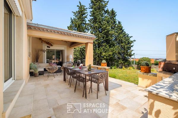 Ancienne bastide rénovée avec piscine et vue